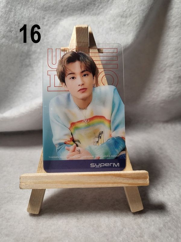 Photocards transparentes SuperM – L’indispensable pour les fans de K-Pop !