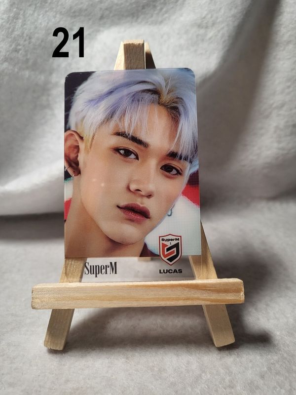 Photocards transparentes SuperM – L’indispensable pour les fans de K-Pop !