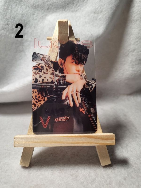 Photocards transparentes WayV – L’incontournable pour les WayZenNi !