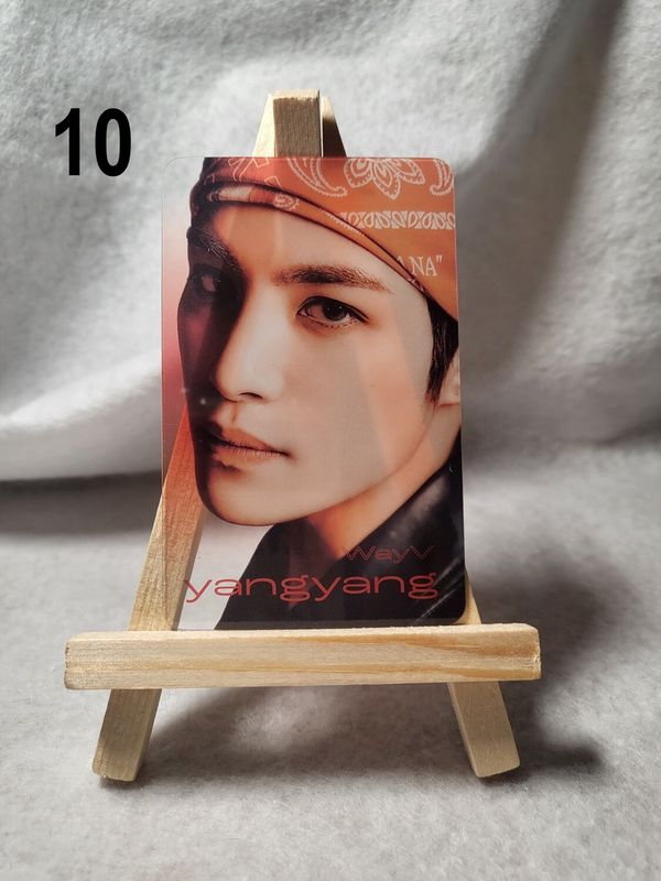 Photocards transparentes WayV – L’incontournable pour les WayZenNi !