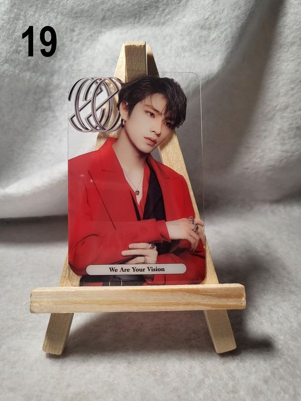 Photocards transparentes WayV – L’incontournable pour les WayZenNi !
