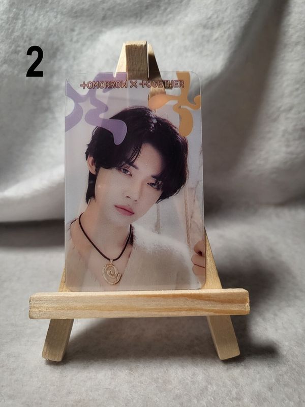 Photocards transparentes TXT (TOMORROW X TOGETHER) – L’essentiel pour les MOA !