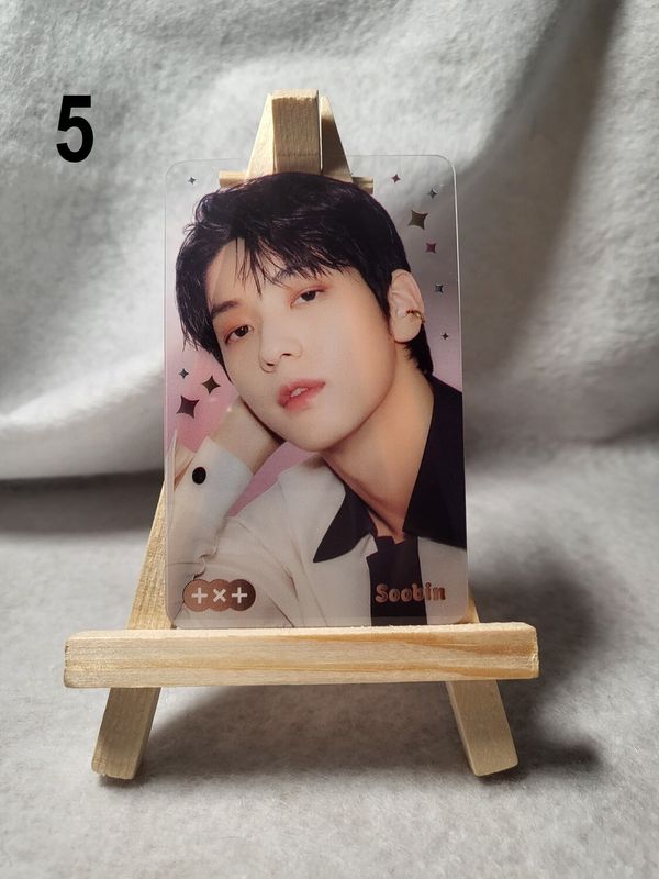 Photocards transparentes TXT (TOMORROW X TOGETHER) – L’essentiel pour les MOA !