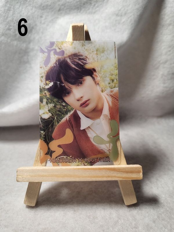 Photocards transparentes TXT (TOMORROW X TOGETHER) – L’essentiel pour les MOA !