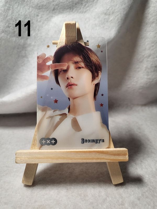 Photocards transparentes TXT (TOMORROW X TOGETHER) – L’essentiel pour les MOA !