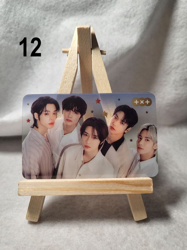 Photocards transparentes TXT (TOMORROW X TOGETHER) – L’essentiel pour les MOA !