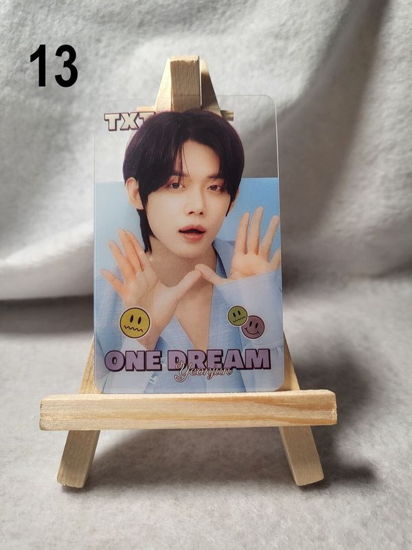 Photocards transparentes TXT (TOMORROW X TOGETHER) – L’essentiel pour les MOA !