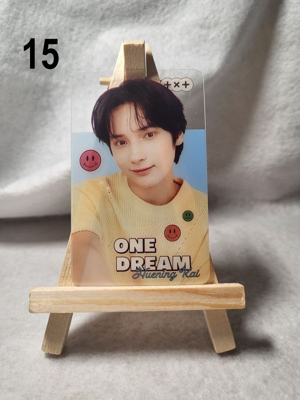 Photocards transparentes TXT (TOMORROW X TOGETHER) – L’essentiel pour les MOA !