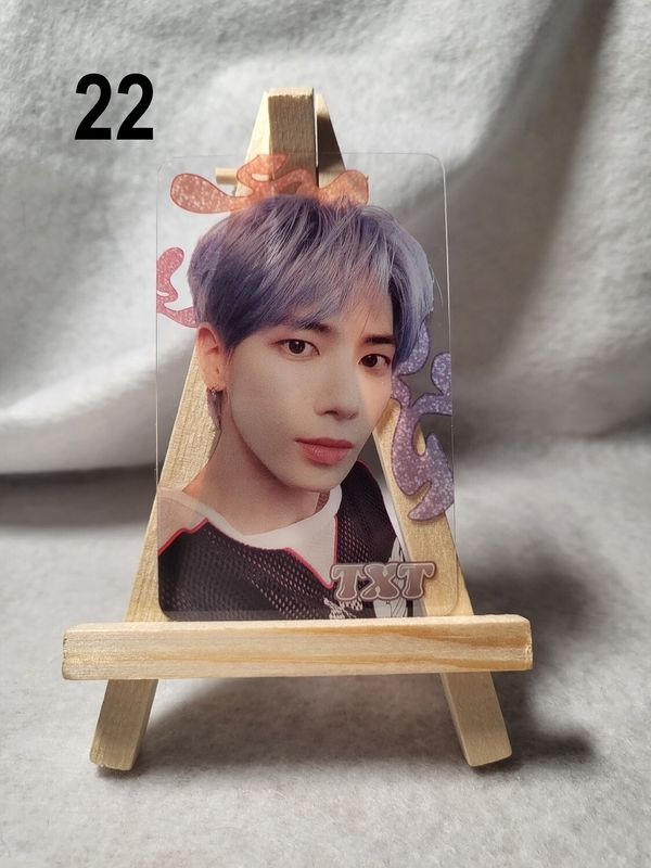 Photocards transparentes TXT (TOMORROW X TOGETHER) – L’essentiel pour les MOA !