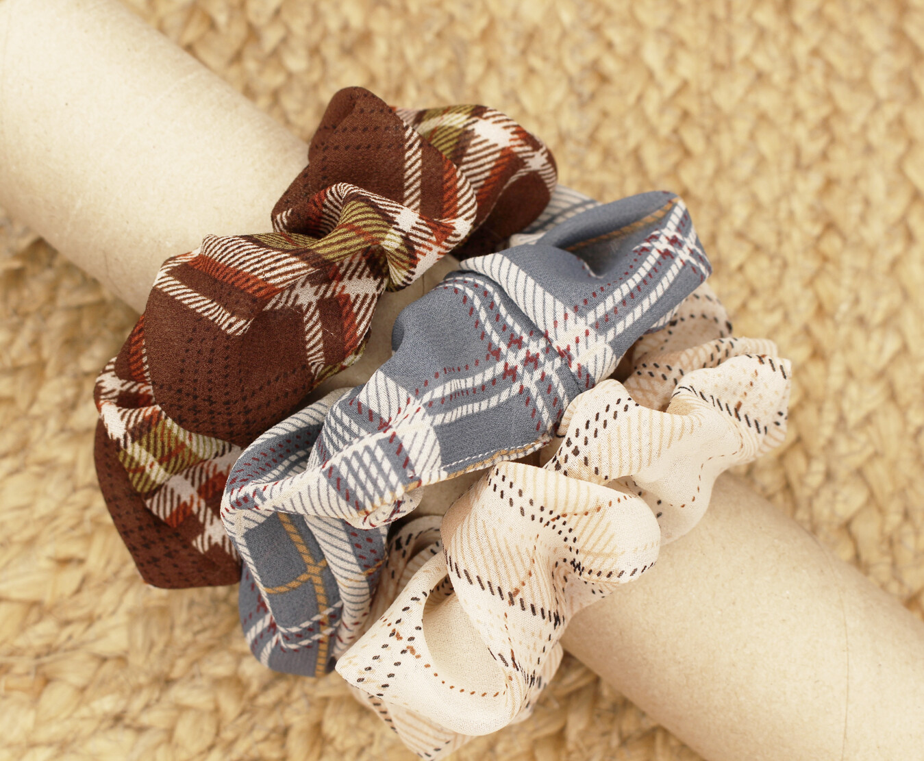 Ruutukuvioinen scrunchie