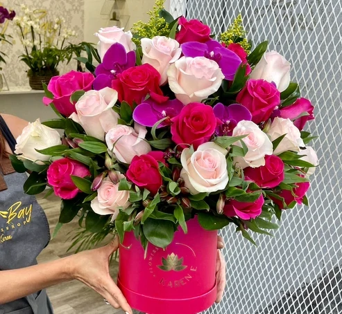Sweet love box of fresh roses