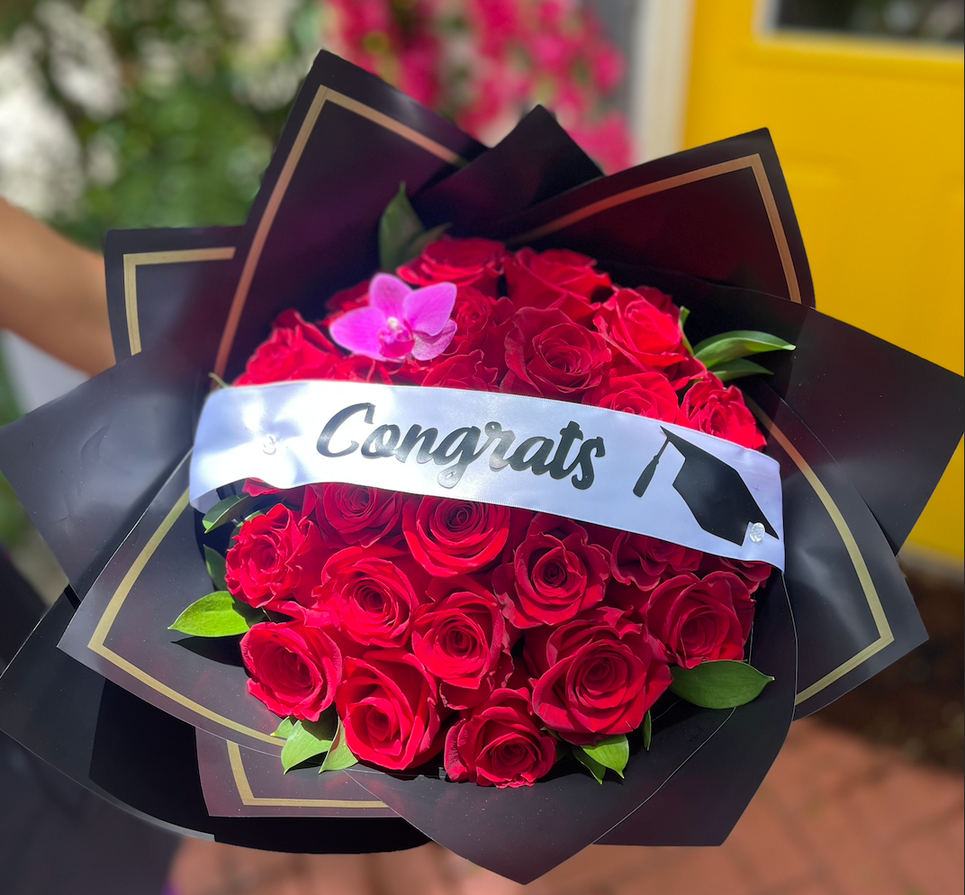 Graduation Bouquet, Size: 25 Roses