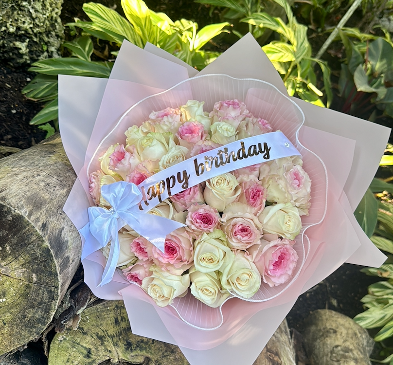 Delicate Floral Combo to Delight a Young Lady