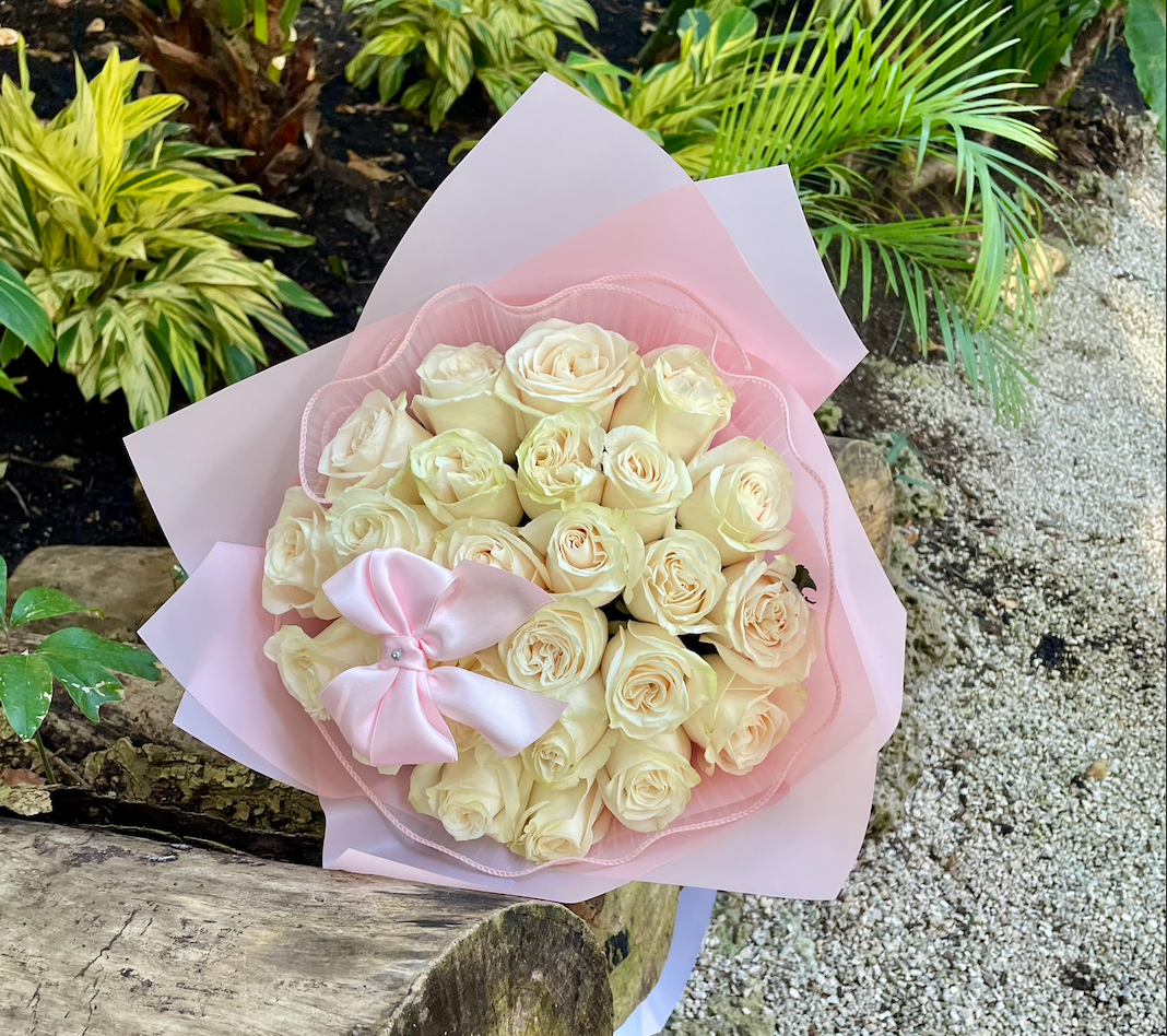 25 Roses Hand-Bouquet White