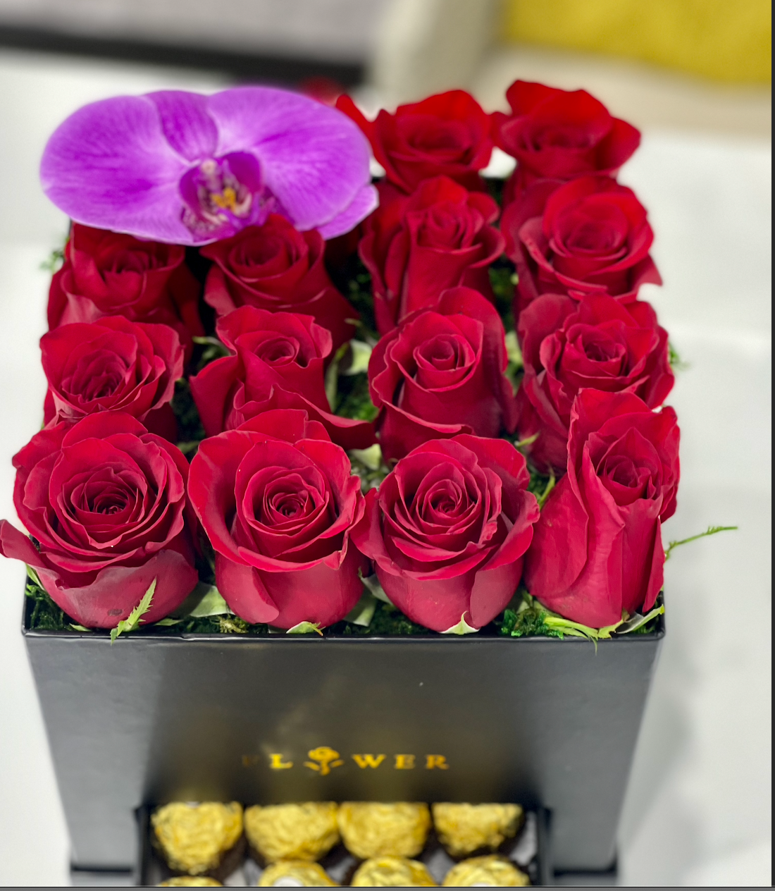 Box 16 Roses & Ferrero Rocher