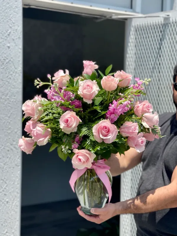 24 Pink Roses 24 Pink Roses