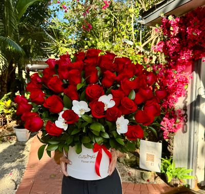 White box of 50 Fresh roses + Orchid