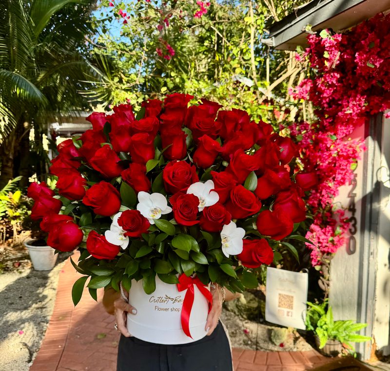 White box of 50 Fresh roses + Orchid