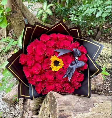 Golden Heart Hand-Bouquet