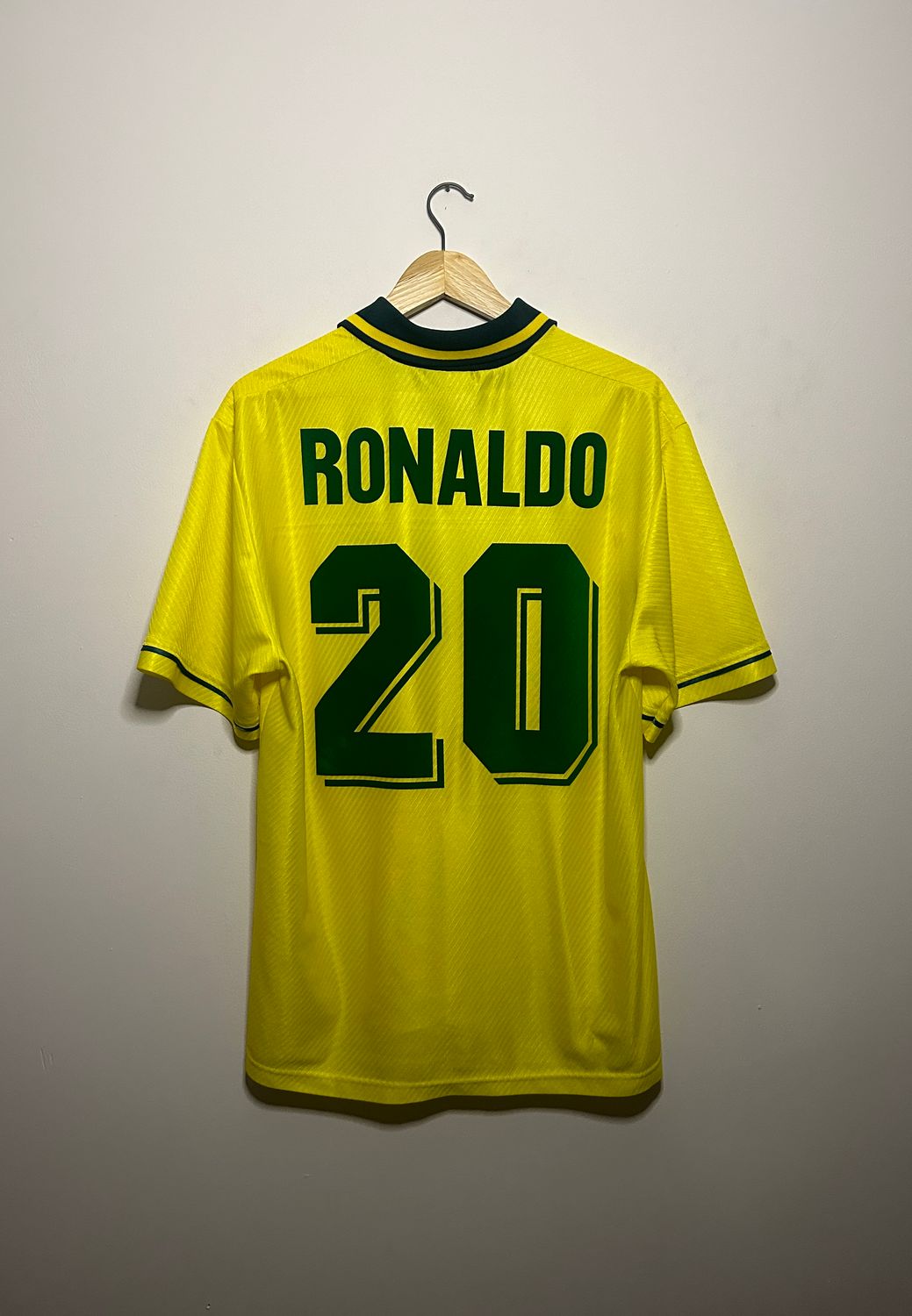 Ronaldo Nazário Brazil home football shirt (L)