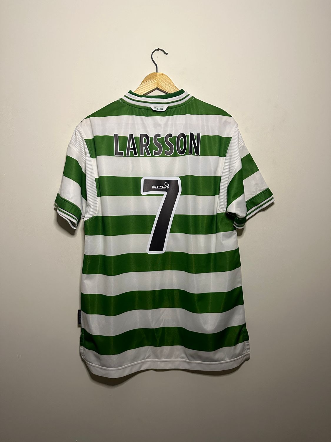 Henrik Larsson Celtic home football shirt (XL)