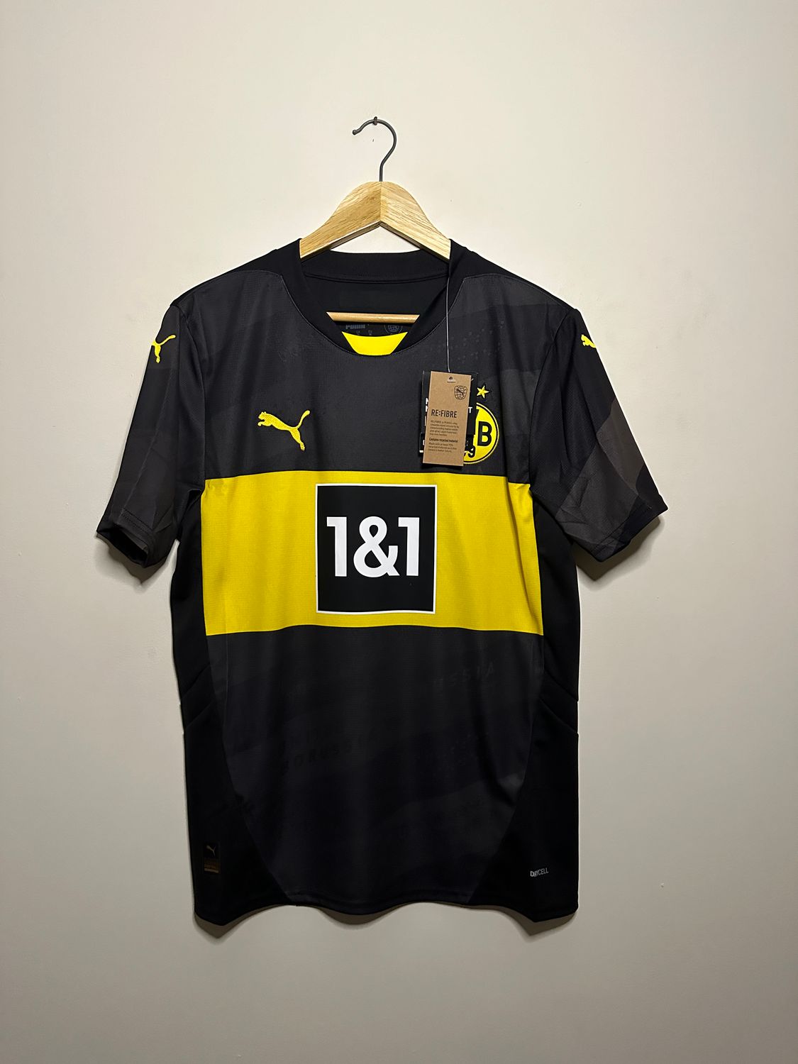 Borussia Dortmund away football shirt (M)