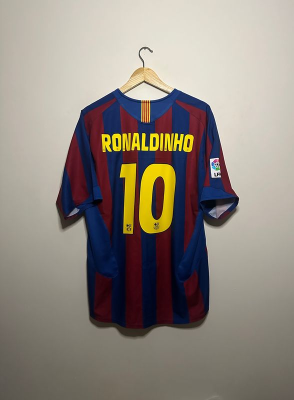 Ronaldinho FC Barcelona 2004-05 home football shirt (L)