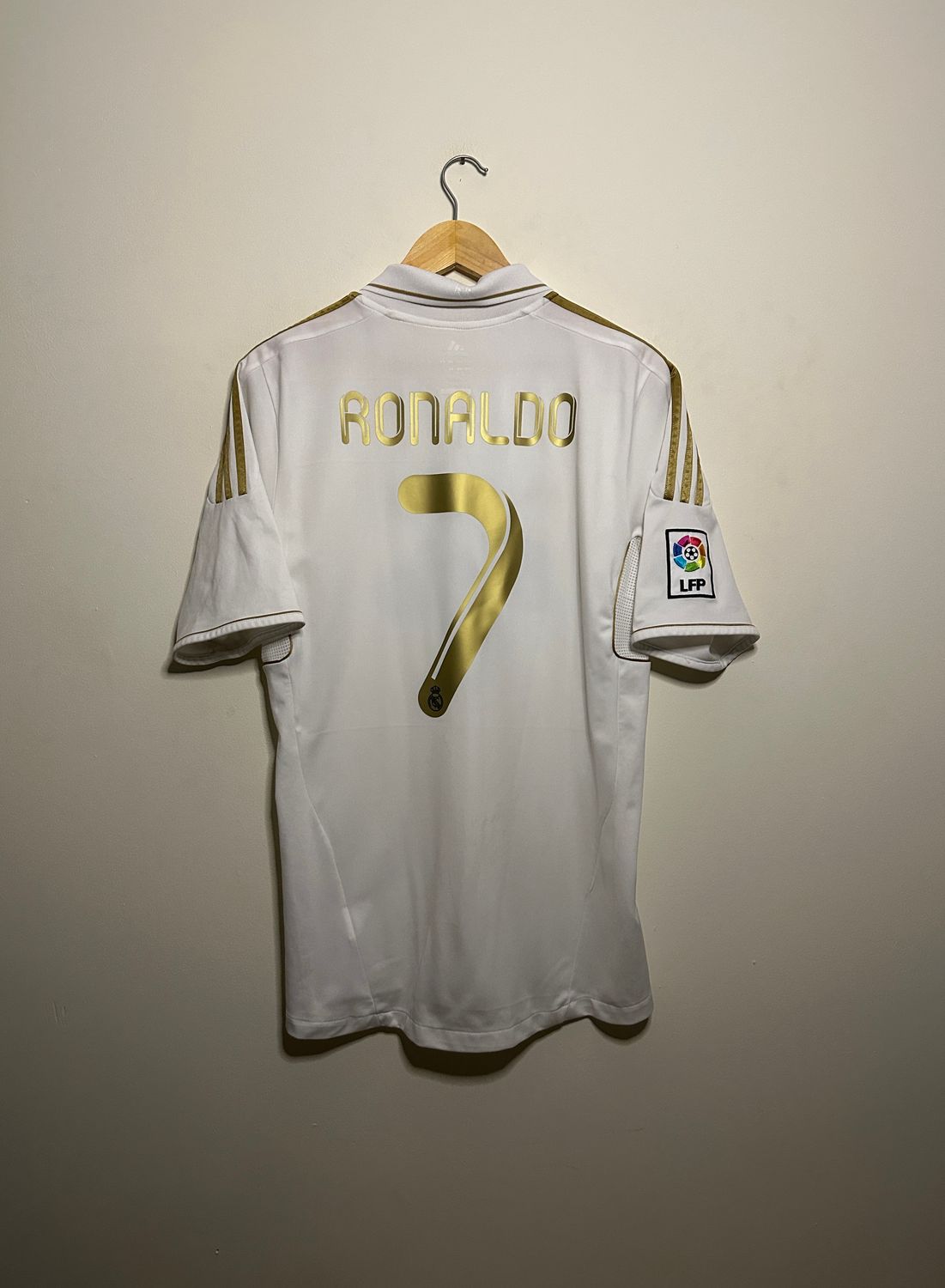 Cristiano Ronaldo Real Madrid CF 2011-12 home football shirt (M)
