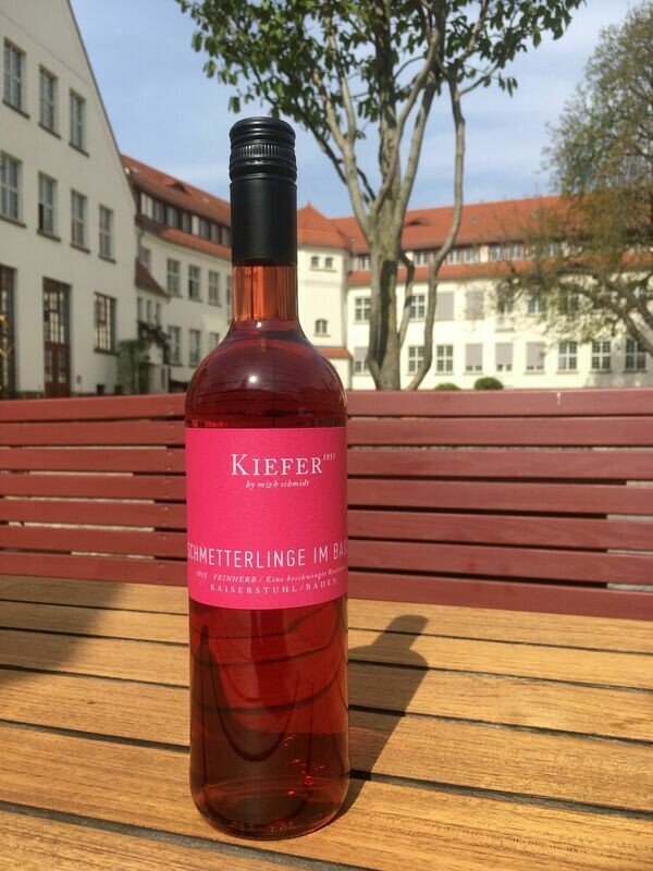 "Schmetterlinge im Bauch"
(feinherb), Weingut Kiefer, Baden "Schmetterlinge im Bauch"
(feinherb), Weingut Kiefer, Baden
