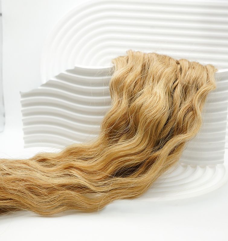 4. Naturgewellte Schnitthaartresse