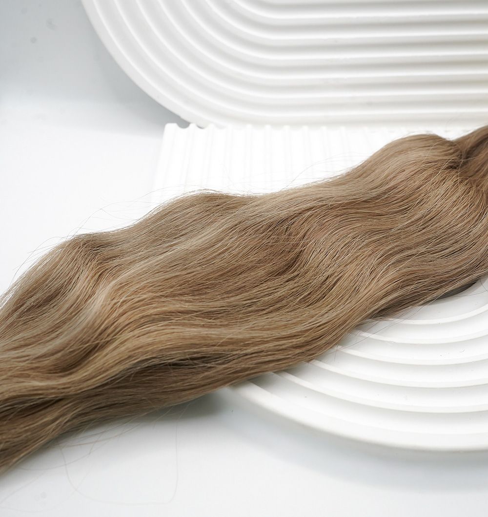 Root Dark Blond gewellte Tapes