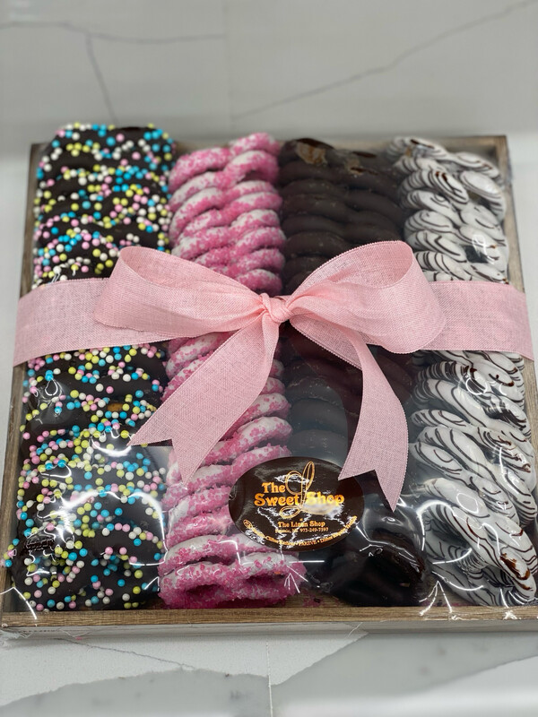 Loaded Pretzel Tray Pink