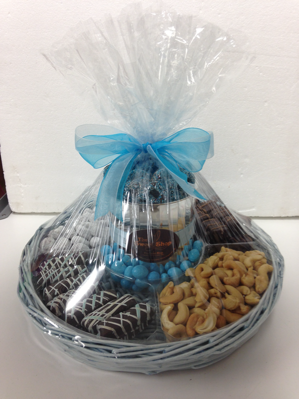 Blue willow basket with mirror center