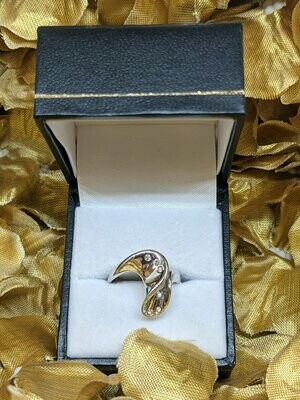 9ct White Gold Diamond S-Swirl Ring 0.07ct