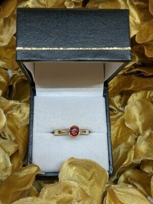 9ct Gold Garnet Solitaire Ring