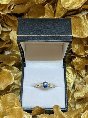 18ct Yellow Gold Platinum Blue Sapphire Diamond Three Stone Ring