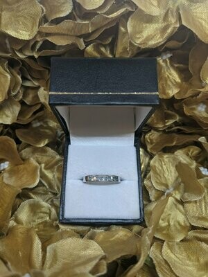 9ct White Gold Aquamarine Graduated Colour Band Ring