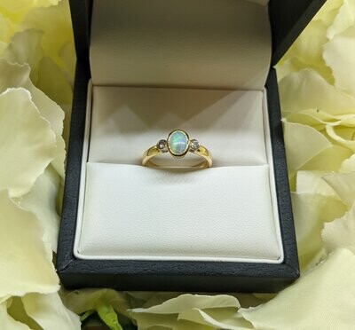 18ct Gold Opal Diamond Three Stone Ring