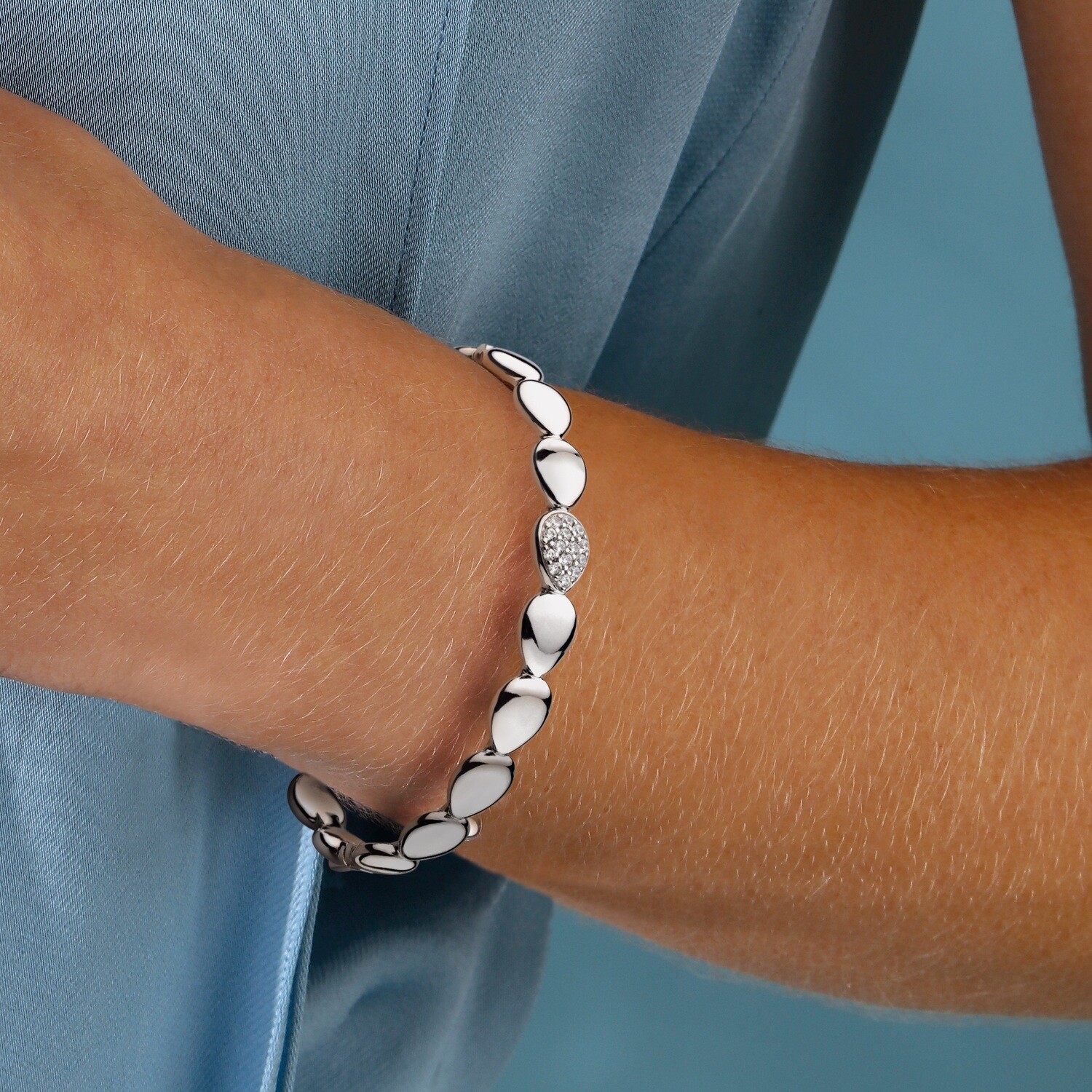 Kit Heath Coast Pebble Glisten Pav Hinged Bangle