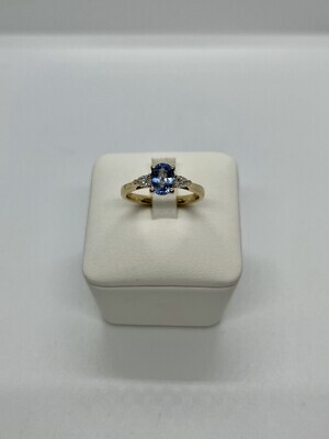 18ct Yellow Gold Sapphire & Diamond Three Stone Ring