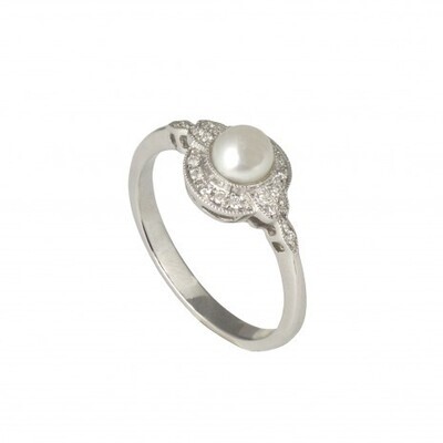 14ct White Gold Pearl Diamond Vintage Design Ring
