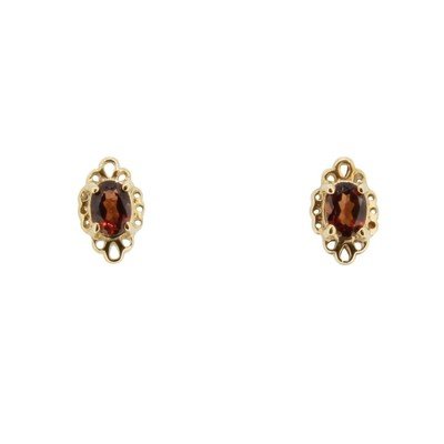 9ct Yellow Gold Garnet Vintage Design Stud Earrings