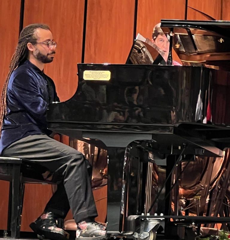 Carlos McMillan Fuentes performs Piano Concerto no. 2 by Chopin & other works for piano
