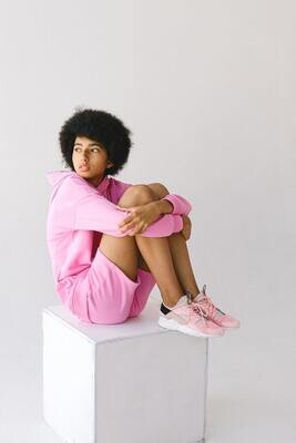ESEMPIO. Felpa con cappuccio rosa + Set pantaloncini