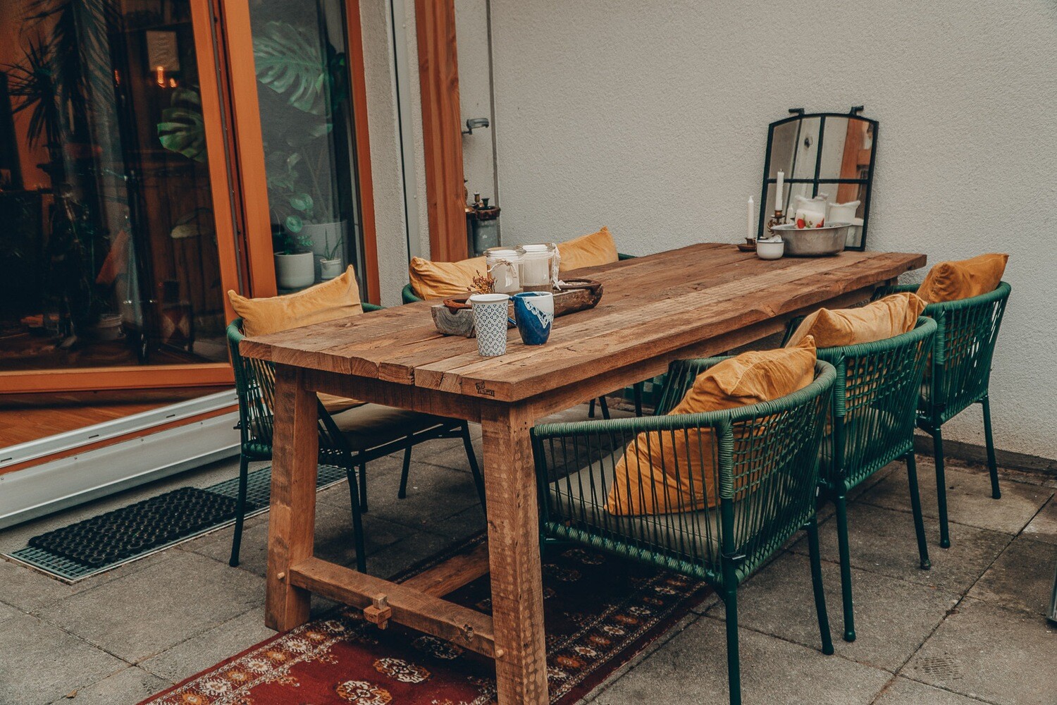 Einzigartiger Designertisch im Altholzstil