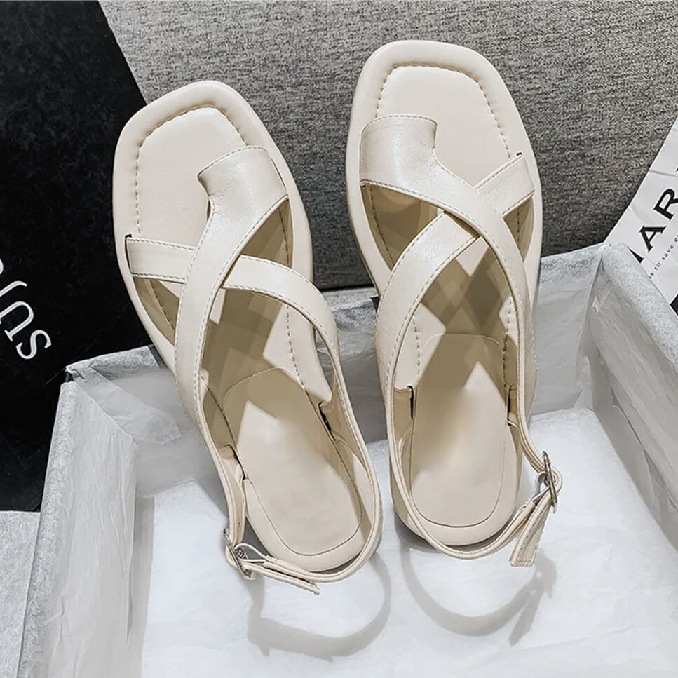 CROSSED STRAPS SANDALS WITH TOE LOOP