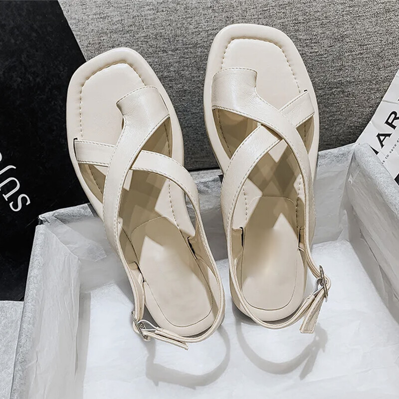 CROSSED STRAPS SANDALS WITH TOE LOOP