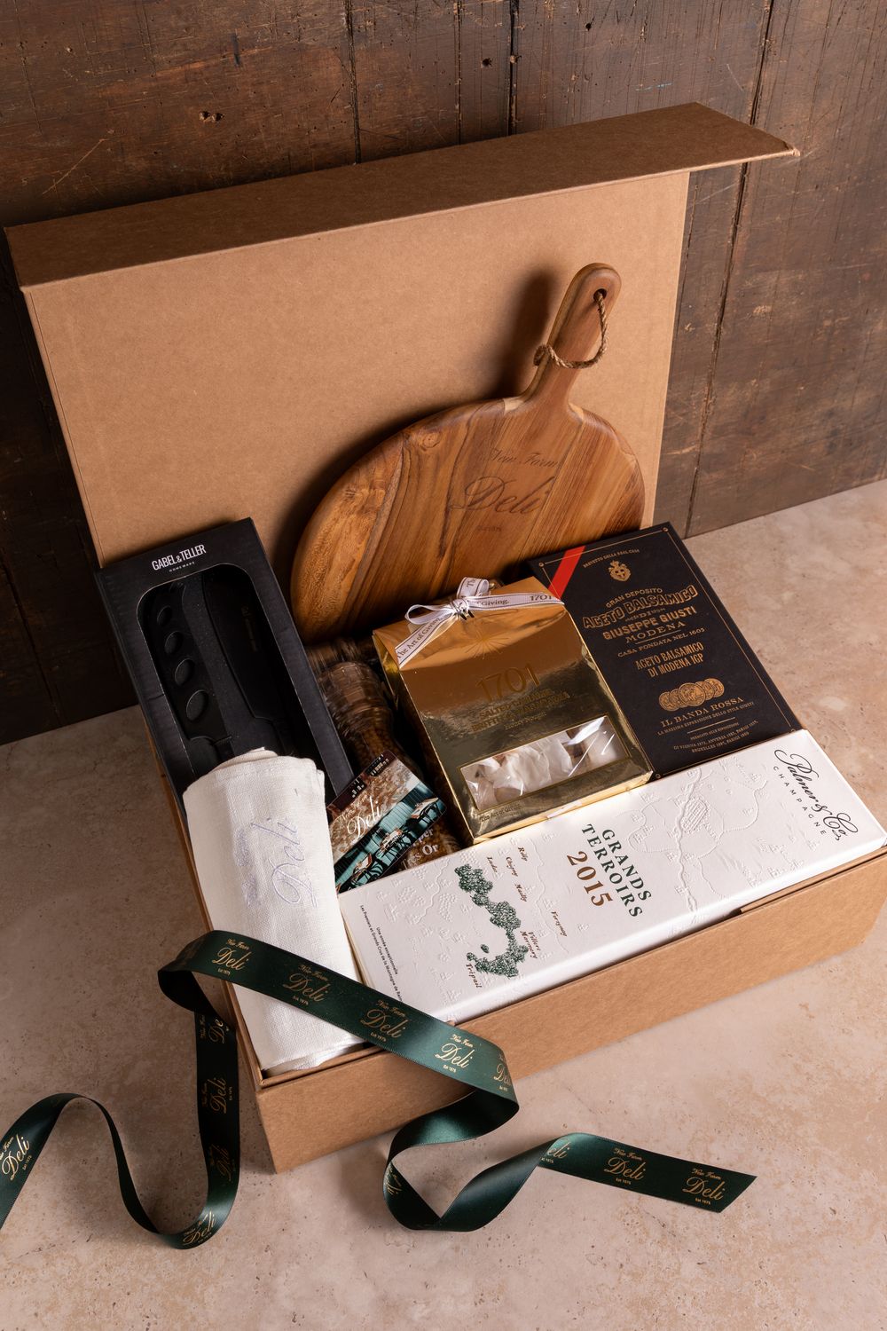 corporate hampers Brisbane, corporate boxed hampers, corporate hamper delivery Brisbane, corporate hampers, gourmet hamper