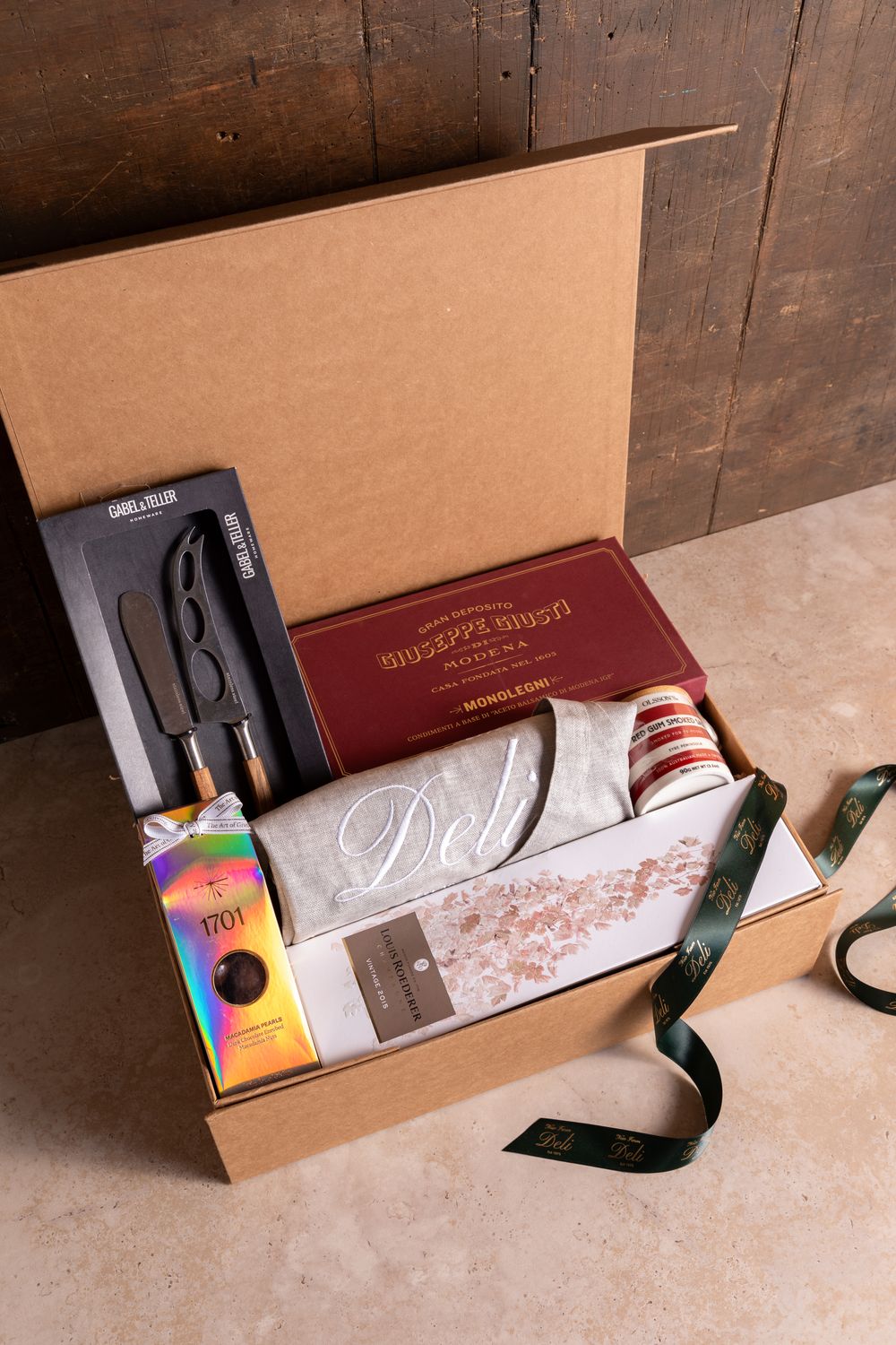 corporate hampers Brisbane, corporate boxed hampers, corporate hamper delivery Brisbane, corporate hampers, gourmet hamper, g