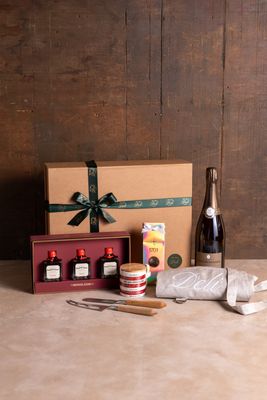 corporate hampers Brisbane, corporate boxed hampers, corporate hamper delivery Brisbane, corporate hampers, gourmet hamper, g